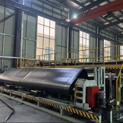 HDPE Geomembrane mịn với khả năng chống hóa học tuyệt vời cho chống rò rỉ trong bãi rác và nuôi trồng nông nghiệp