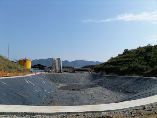 Giải pháp quản lý dung nhựa HDPE Geomembrane trơn với khả năng chống hóa học tuyệt vời và khả năng chống nhiệt độ cao