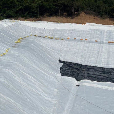 Giải pháp quản lý dung nhựa HDPE Geomembrane trơn với khả năng chống hóa học tuyệt vời và khả năng chống nhiệt độ cao