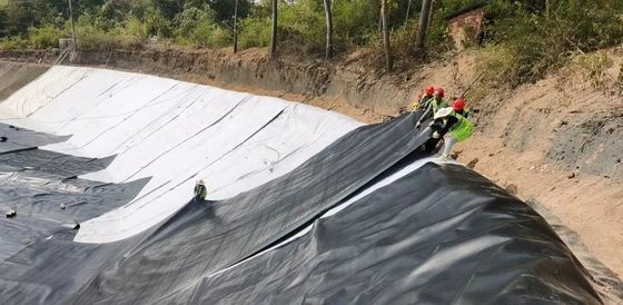 Geomembrane HDPE kết cấu cho chống rò rỉ ở sườn mỏ với hiệu suất chống trượt được cải thiện và khả năng chống tia UV xuất sắc