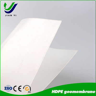 Đường viền HDPE màu trắng phản xạ ánh sáng mặt trời để cách nhiệt nhiệt trong các nhà máy điện quang điện và hồ bơi ngoài trời