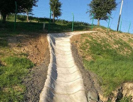 Tấm phủ xi măng chống ăn mòn cho rãnh thoát nước công nghiệp - Lớp lót chịu tải trọng lớn, rộng 4m