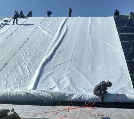 Vải địa kỹ thuật sợi dài 100g/m2-800g/m2 với khả năng kháng axit, kháng kiềm và kháng tia UV 70% cho Cơ sở hạ tầng Toàn cầu